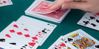 Nguồn gốc và sức hút của phỏm trực tuyến