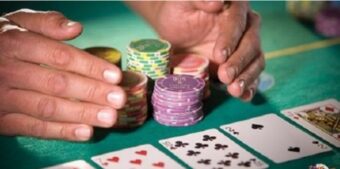 Luật chơi Poker kết hợp chiến thuật đúng đắn tạo lợi thế tối đa