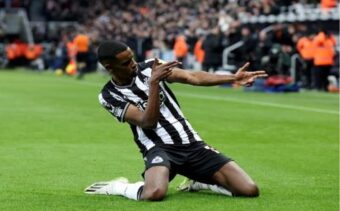 Alexander Isak là sát thủ toàn diện của Newcastle United