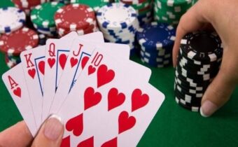 Sự giao thoa giữa truyền thống và hiện đại trong từng ván bài