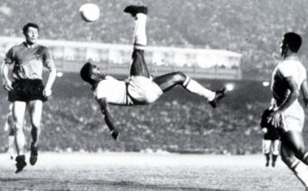 Pelé không chỉ là một cầu thủ, ông là đại sứ hòa bình mang bóng đá kết nối mọi quốc gia trên thế giới.