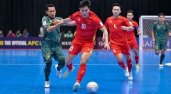 1 hiệp bóng đá trên sân futsal kéo dài 20 phút