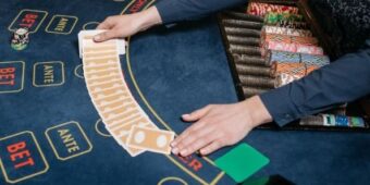 Tiền ảo trong game bài V9BET quy đổi chuyển đổi tự động